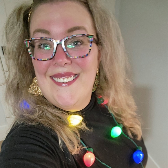 Meet Your Posher, Amanda!! - Picture 7 of 8